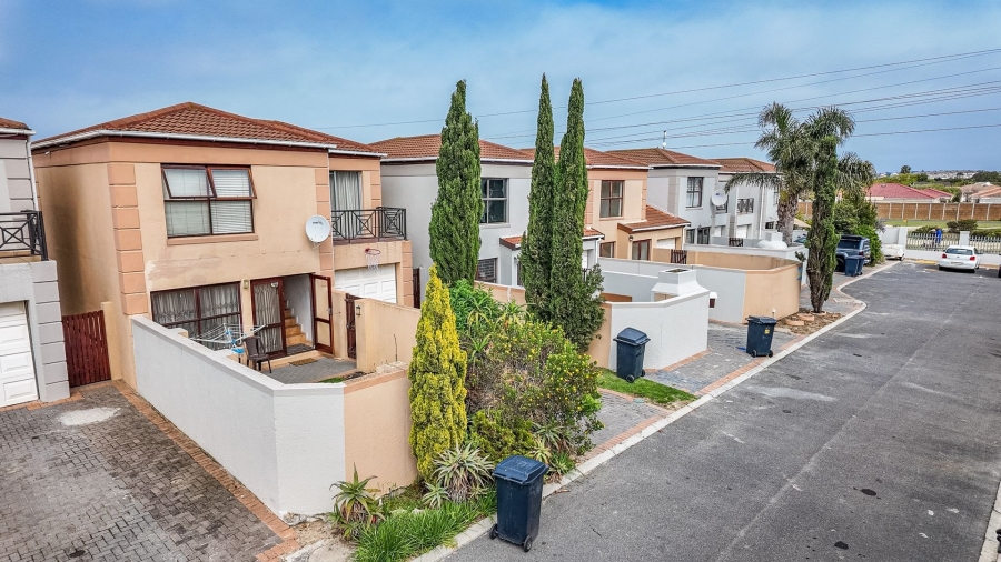 3 Bedroom Property for Sale in Parklands Western Cape